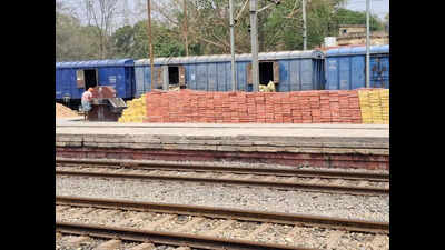 Rly passengers shell out extra for water at Daltonganj stn