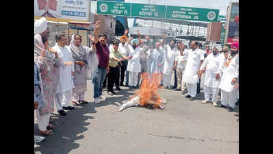 In Punjab, Congress protests against AAP govt over FIR against LoP Partap Singh Bajwa; effigies burnt