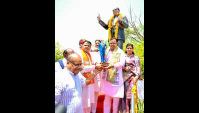 Randhawa criticises BJP, urges Cong to defend Constitution