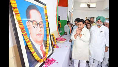 Randhawa criticises BJP, urges Cong to defend Constitution