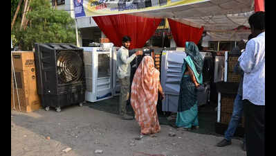 Bhopal traders pin hopes on souring temp, wedding season for biz revival