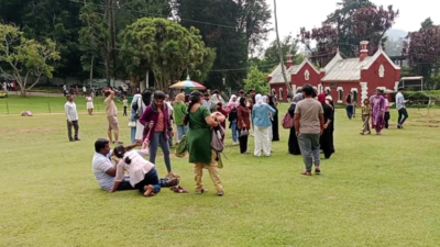 Tourists throng Ooty thanks to extended weekend
