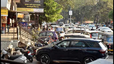 Encroachments continue to block access to parking lot in Nashik’s Mumbai Naka area