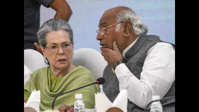 Kharge slams Enforcement Directoratechargesheet against Sonia, Rahul Gandhi