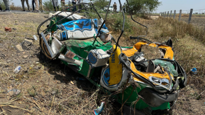 6 dead as autorickshaw crashes into bus in Gujarat