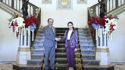 Myanmar's military leader is in Thailand for talks on earthquake relief