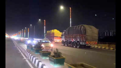No cops, cams defunct: 2 trucks move 4km on wrong side on Hindon elevated road