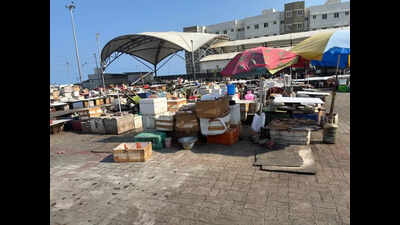 Vendors take over parking lot, walkway at Loop Road market