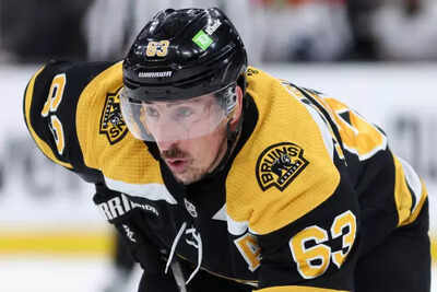 Brad Marchand spends quality time golfing with family before NHL playoffs