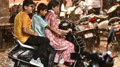 Delhi sees light rain after hot day, IMD issues 'yellow alert' for today