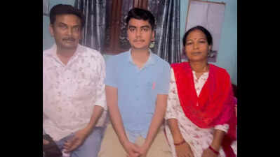 Driver’s son tops exam in Bokaro dist with self-study