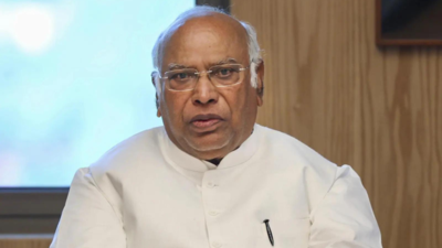 ED’s chargesheet against Sonia, Rahul a ‘lie-sheet’: Mallikarjun Kharge