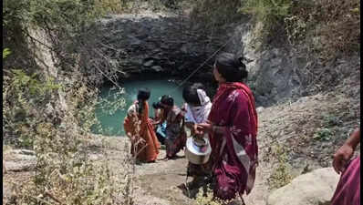 Women forced to walk miles in 44°C heat to fetch drinking water in crisis-hit Yavatmal