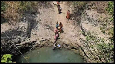 Women forced to walk miles in 44°C heat to fetch drinking water in crisis-hit Yavatmal