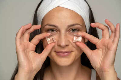 How to reduce face puffiness with ice