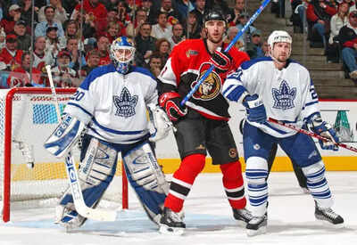 Toronto Maple Leafs capitalize on Ottawa Senators' playoff inexperience in commanding 6-2 win