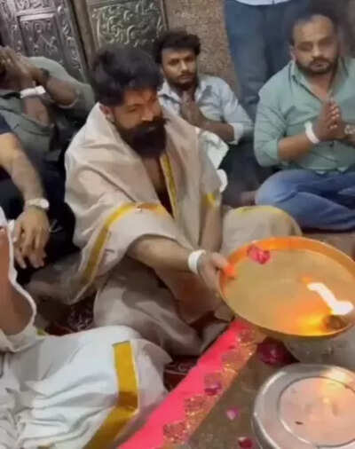 Yash pays a visit to Ujjain temple, ahead of Ramayana's shoot