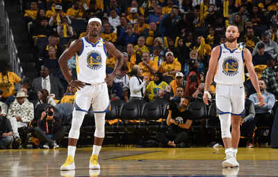 Golden State Warriors star Jimmy Butler compares Stephem Curry to this superhero after absurd Game 1 three-pointers: "You never see him coming!"