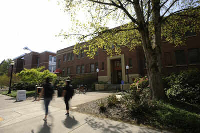 Federal judge blocks deportation of international students in Oregon, questions ICE over visa terminations