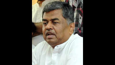 Talks on HPCC, CLP take back seat; Cong leaders urged to intensify protests against Herald case