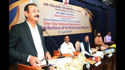 Mysuru kings were pioneers of social progress, says UoM VC