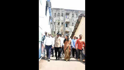 Maharashtra State Safai Karamchari Commission chairman Satish Dagor for redevpt of Kamgar Chawl in Kolhapur