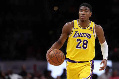 Rui Hachimura returns after injury in Lakers’ Game 2 win, JJ Redick confirms he’ll keep wearing mask