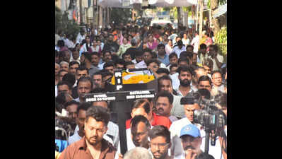 Amid prayers & muffled sobs, Indoreans bid adieu to Sushil