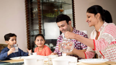 There is a surprising link between family meal times and educational performance of children