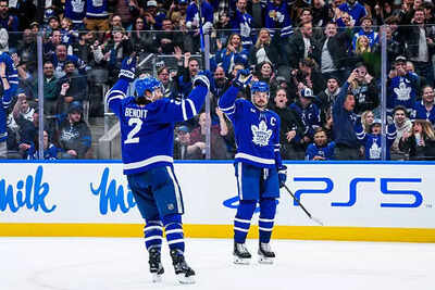 Auston Matthews stunned by Simon Benoit’s French-fluent moment after Maple Leafs’ Game 3 victory, fans can't get enough