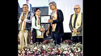 Dual course: CFTI students receive diploma from IIM-V