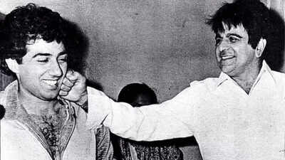When legends meet: Dharmendra shares rare moment of Dilip Kumar blessing Sunny Deol on 'Betaab' set