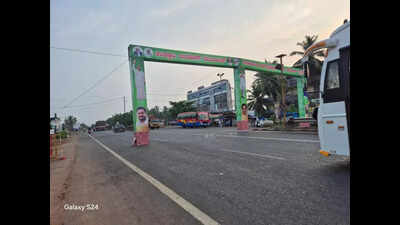 Welcome arch with Karnataka chief minister’s pic on NH sparks criticism