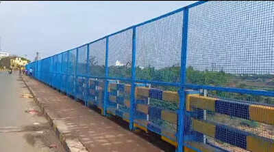 Installation of iron guard on Adityapur bridge almost over