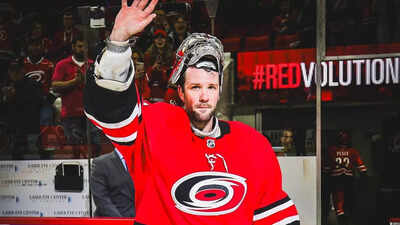 Carolina Hurricanes dominate injured New Jersey Devils