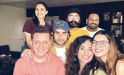 Bigg Boss 18 contestants Vivian Dsena, Sara Arfeen Khan and others reunite for a fun get-together; see pics