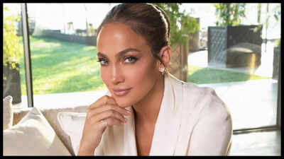Jennifer Lopez mocks the US economy by sharing a nostalgic meme on social media; netizens cheer the singer