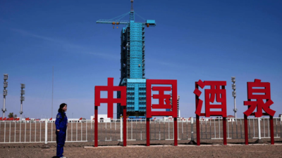 Bad weather postpones return of Chinese astronauts to Earth