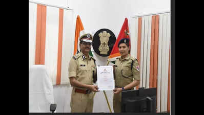 Woman constable honored for saving life of mother & newborn at Kosikalan stn