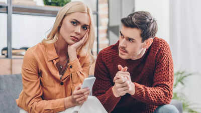 Are you going through a silent divorce? Do not ignore THESE 5 signs