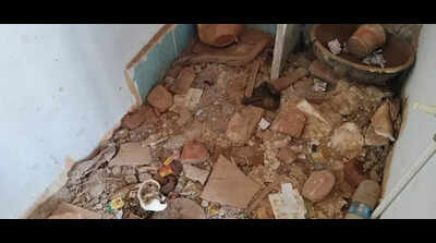 Old govt school in Hubballi lacks toilets, basic facilities