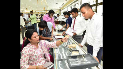 Gold buyers opt for affordable alternatives amid record prices on Akshaya Tritiya