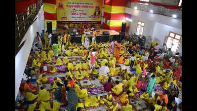 Crowded temples, bustling mkts mark Akshay Tritiya in Varanasi