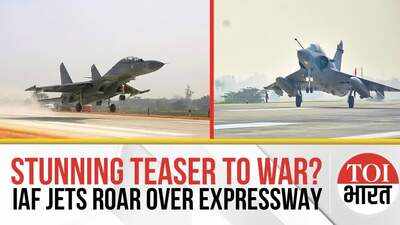 Ready For War? IAF Fighter Jets Rafale, Sukhoi Showcase Daring Fly-Pasts on Ganga Expressway