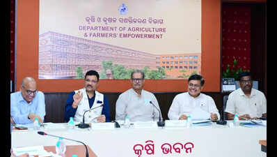 Agri dept signs MoUs with 4 corporations to boost farmer devpt