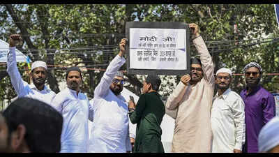 Leaders across parties protest against Waqf Act