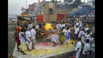 Mortal remains of Yoga guru Swami Sivananda consigned to flames