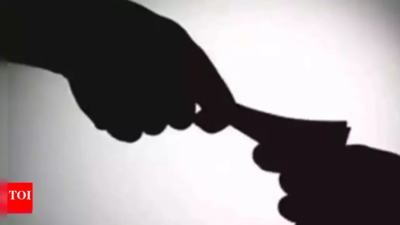 Anganwadi worker caught red-handed in Udham Singh Nagar while accepting Rs 2k bribe