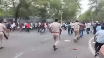 Police use lathi charge to disperse protesting BPSC aspirants outside Bihar CM house
