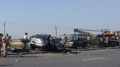 6 dead, 2 injured as car rams into truck on Jhansi-Kanpur highway
